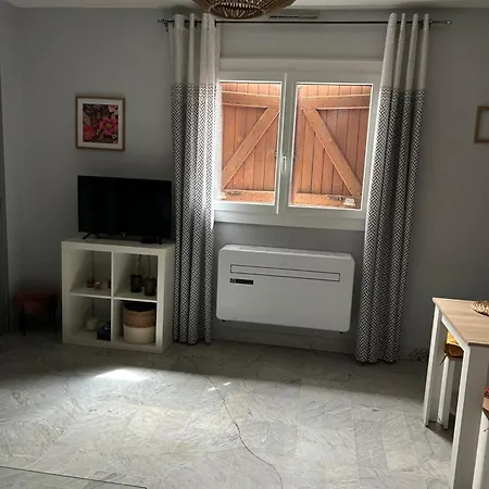 Le De Simon Au Pied De La Cité Carcasona