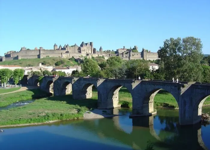 Le De Simon Au Pied De La Cite